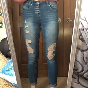 medium wash distressed skinny jean/jegging